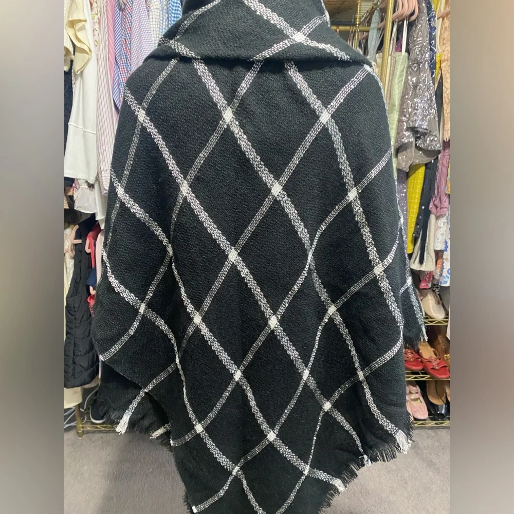 Poncho Cape Wrap Fringe Accent & Faux Leather Buckle Closure